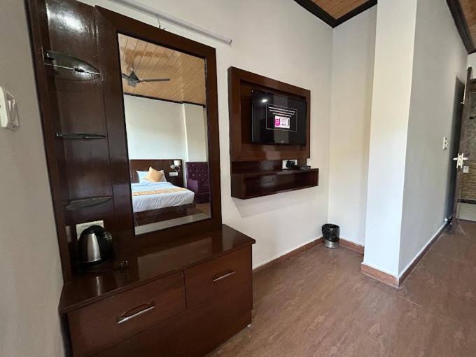 Hotel 7 Heavens Mussoorie Bagian luar foto
