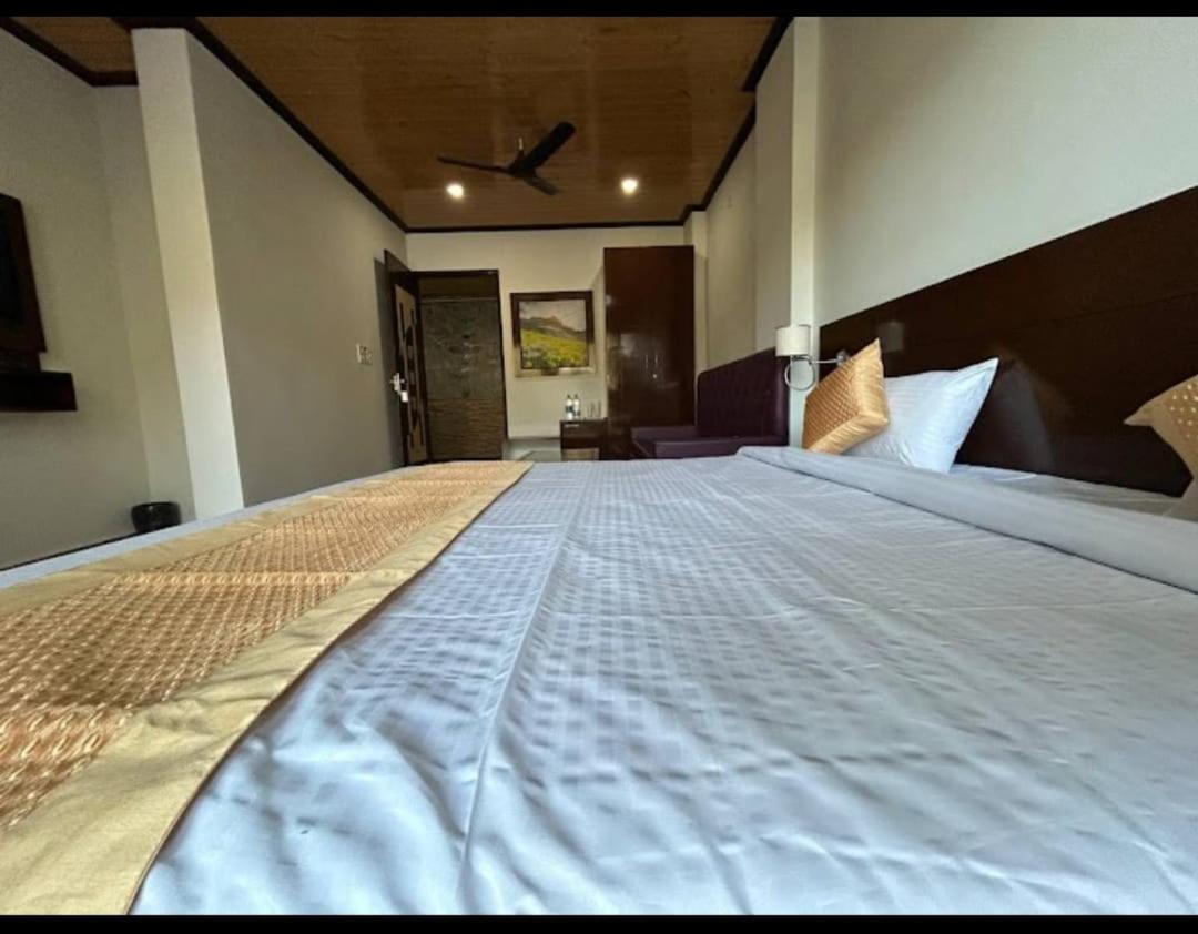 Hotel 7 Heavens Mussoorie Bagian luar foto
